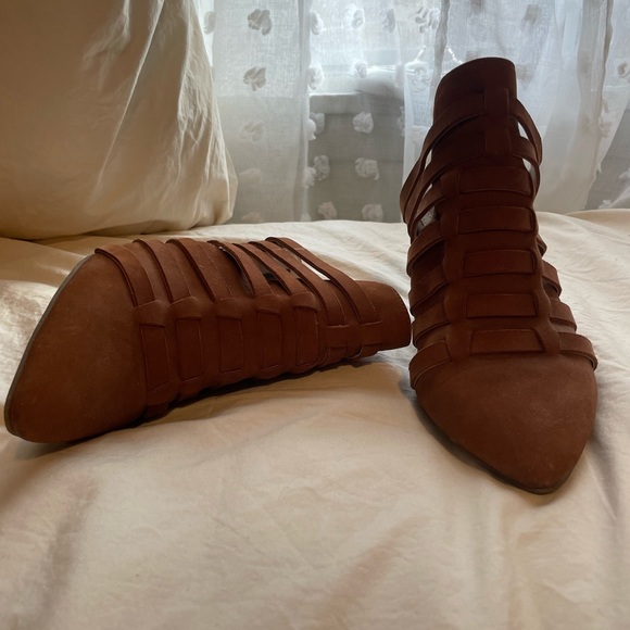 Camel brown Steven heels. Worn once! - Picture 2 of 3